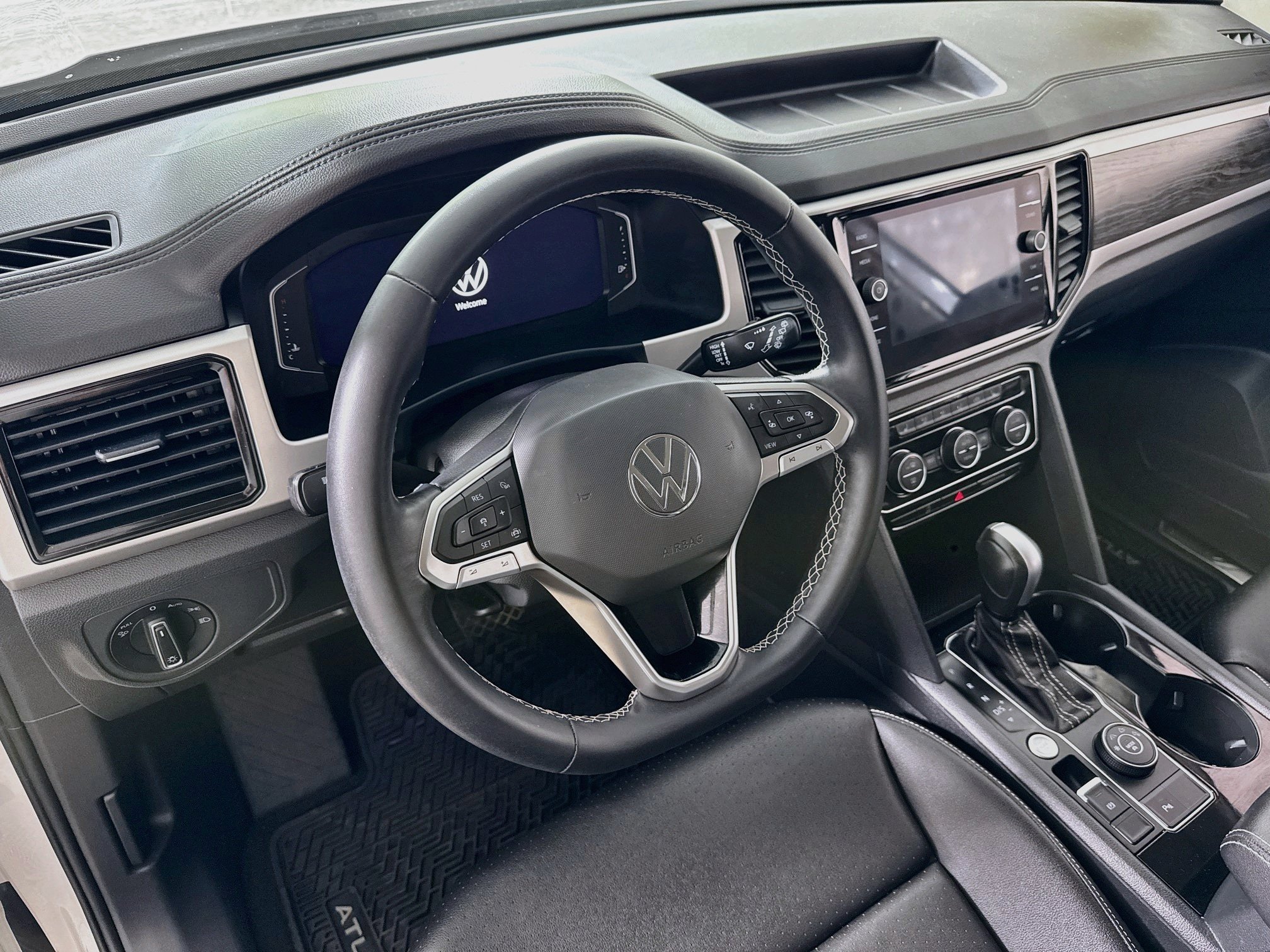 Used 2023 Volkswagen Atlas SE w/ Black Wheel Package AWD/4WD image 12