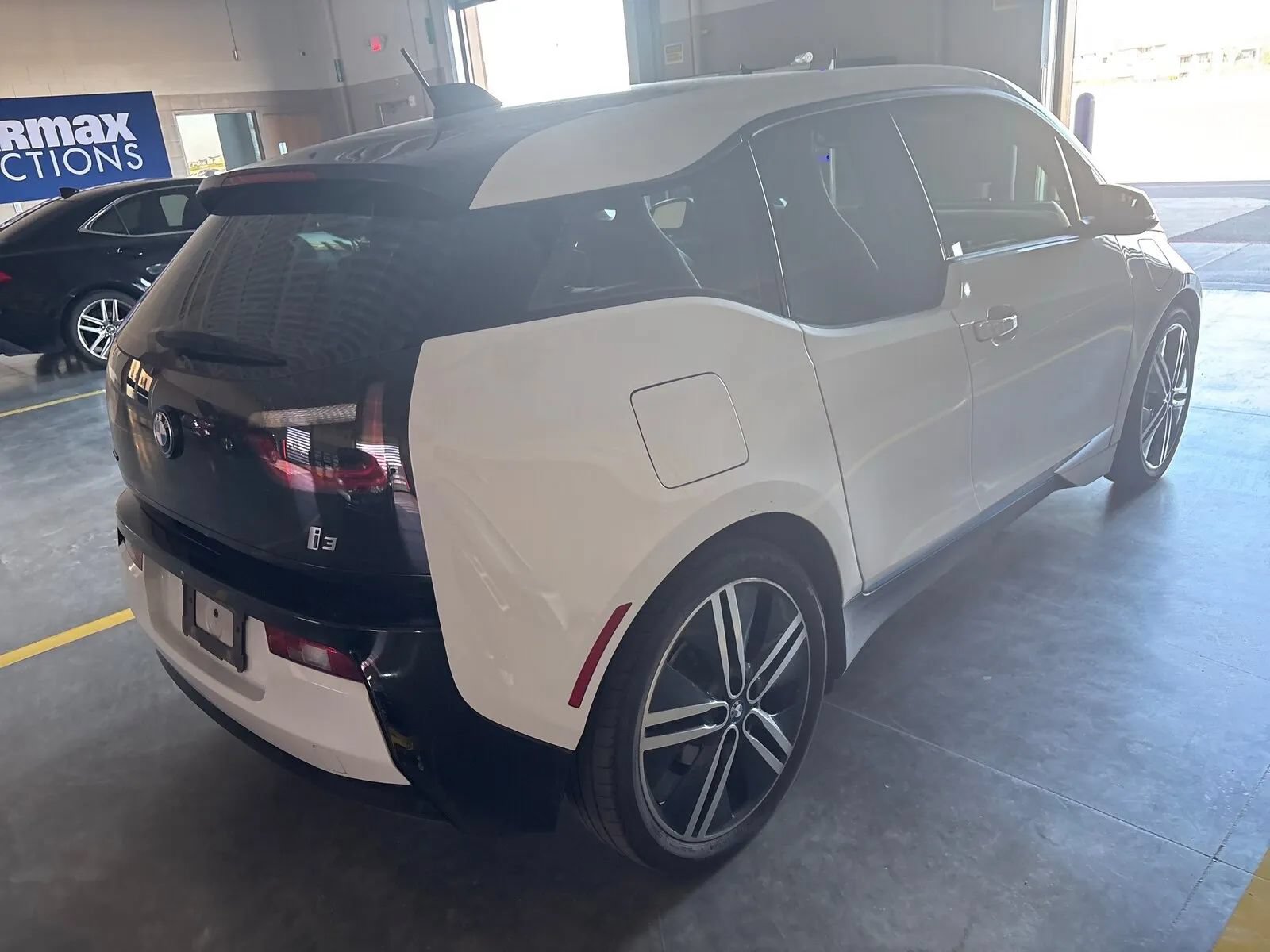 Used 2014 BMW i3 w/ Range Extender RWD image 2