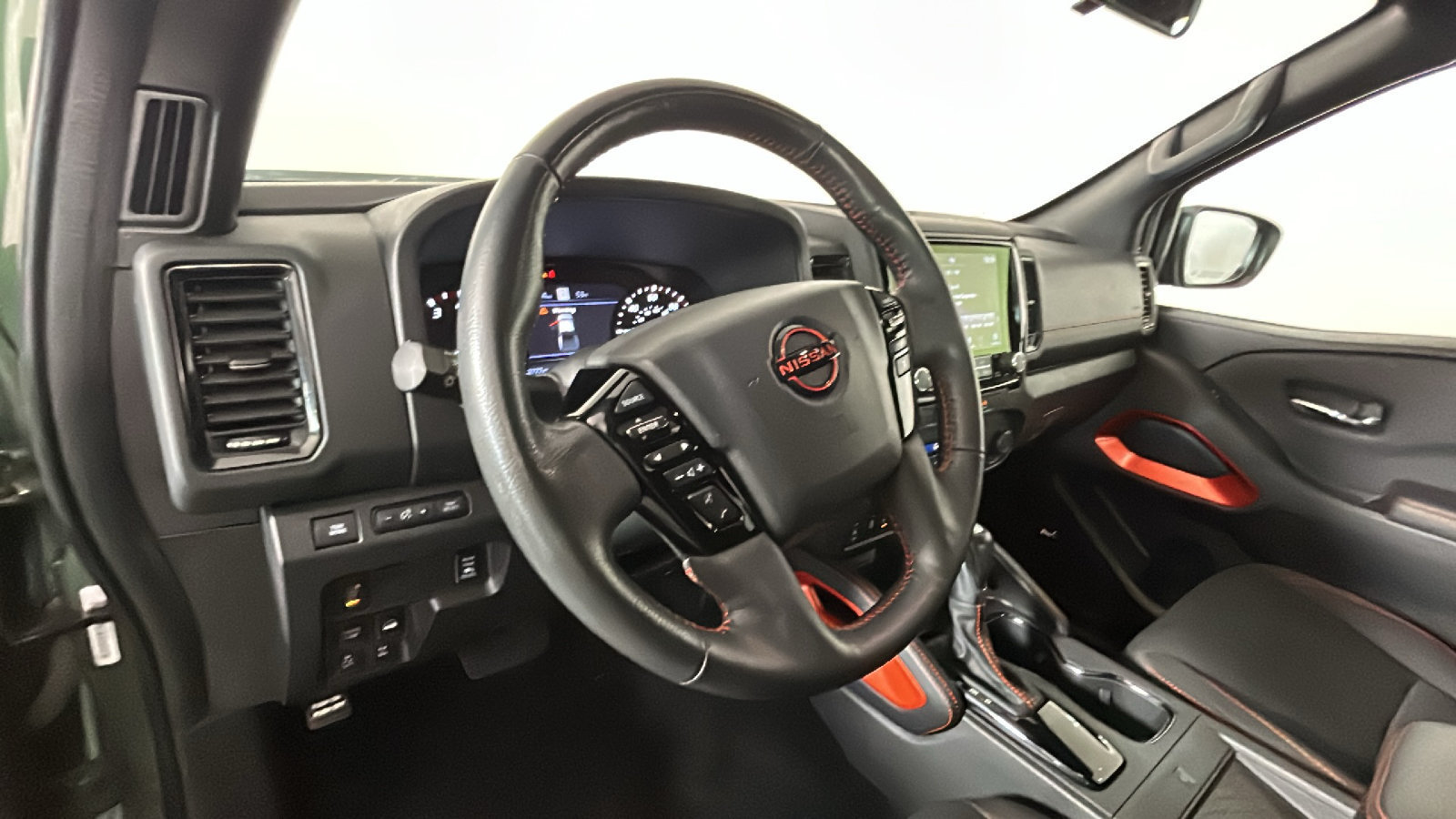 Used 2023 Nissan Frontier PRO-4X w/ Pro Convenience Package AWD/4WD image 17