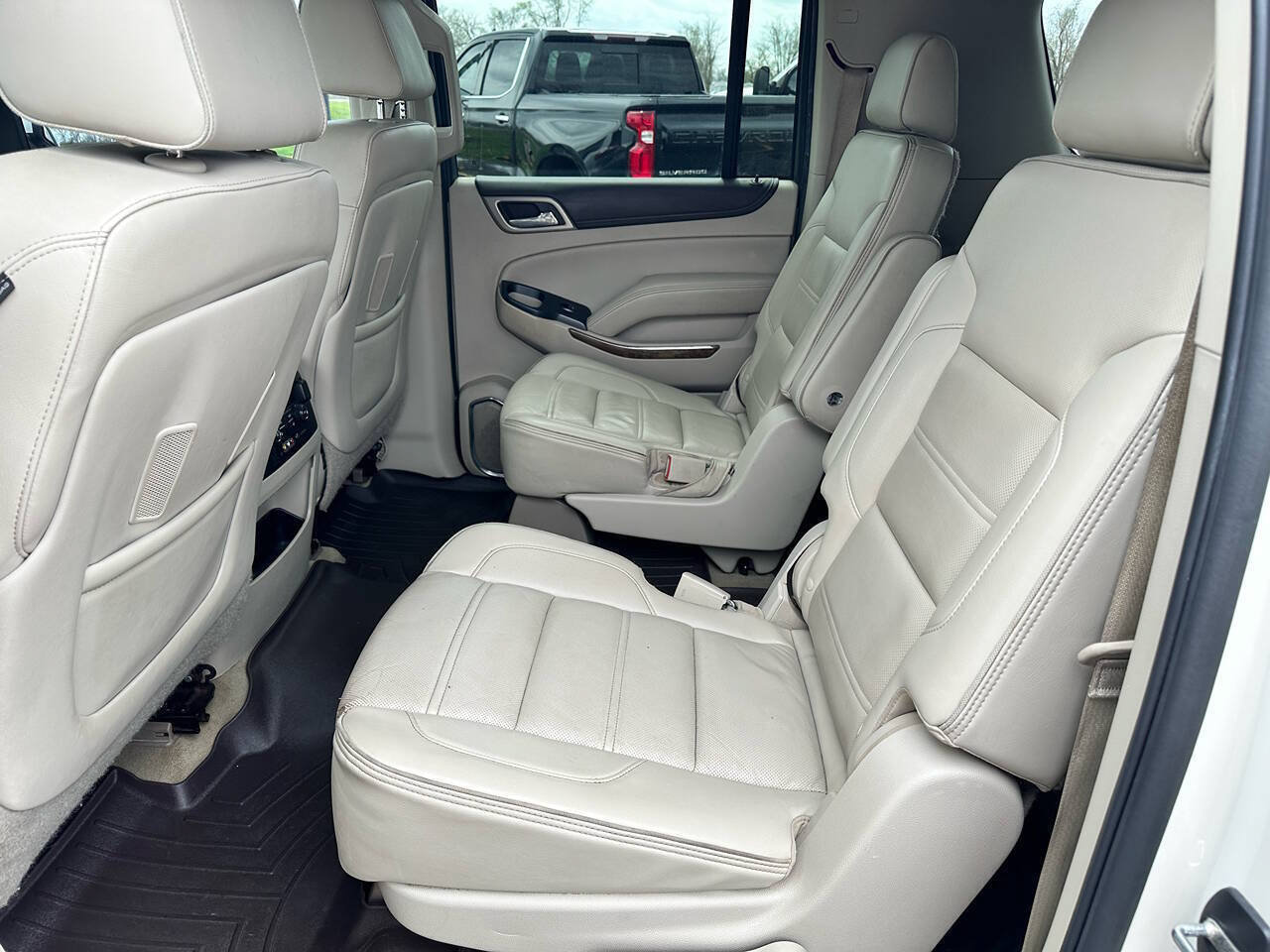 Used 2015 GMC Yukon XL Denali w/ Premium Package AWD/4WD image 14