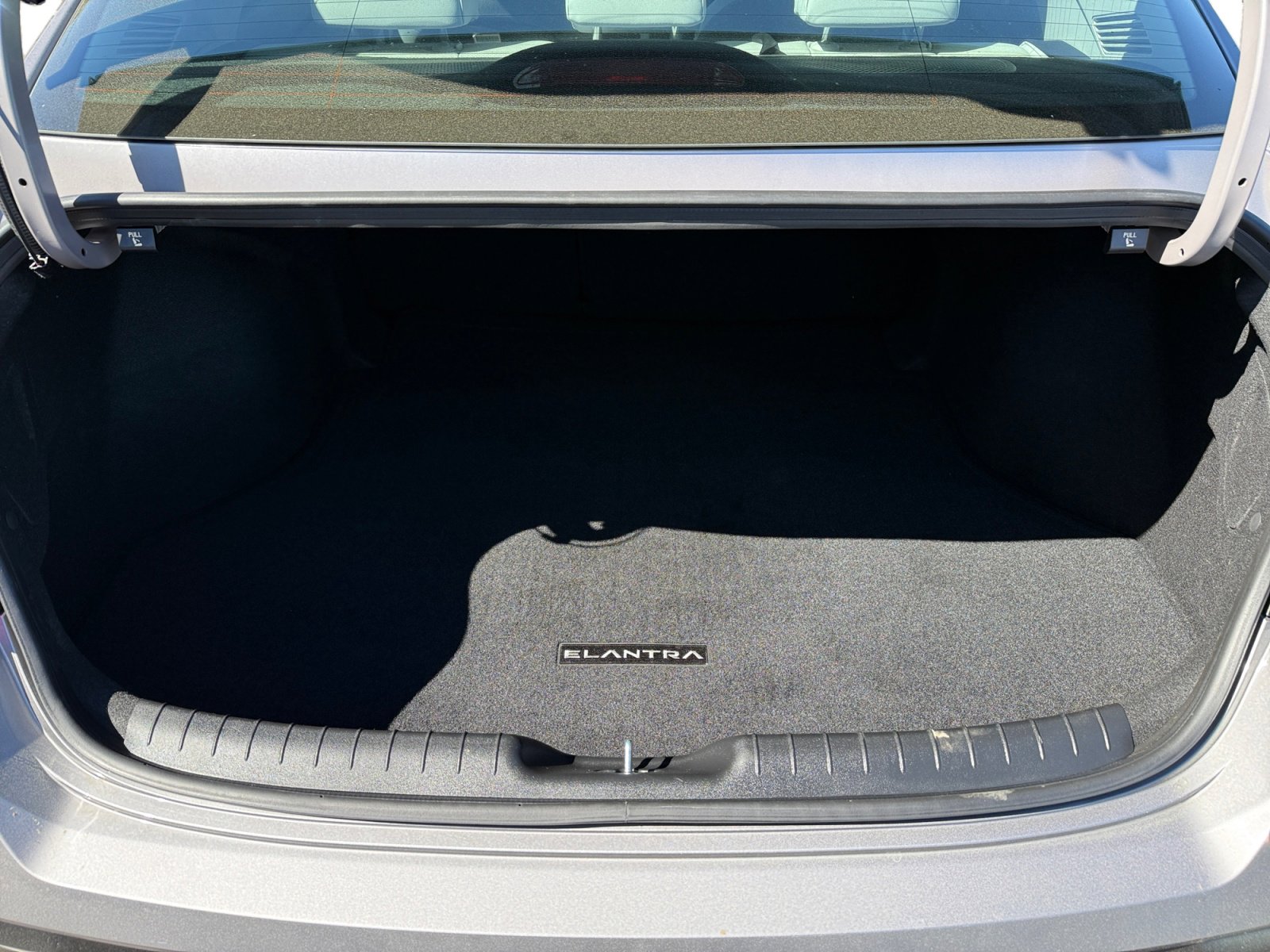 Certified 2025 Hyundai Elantra Limited image 17