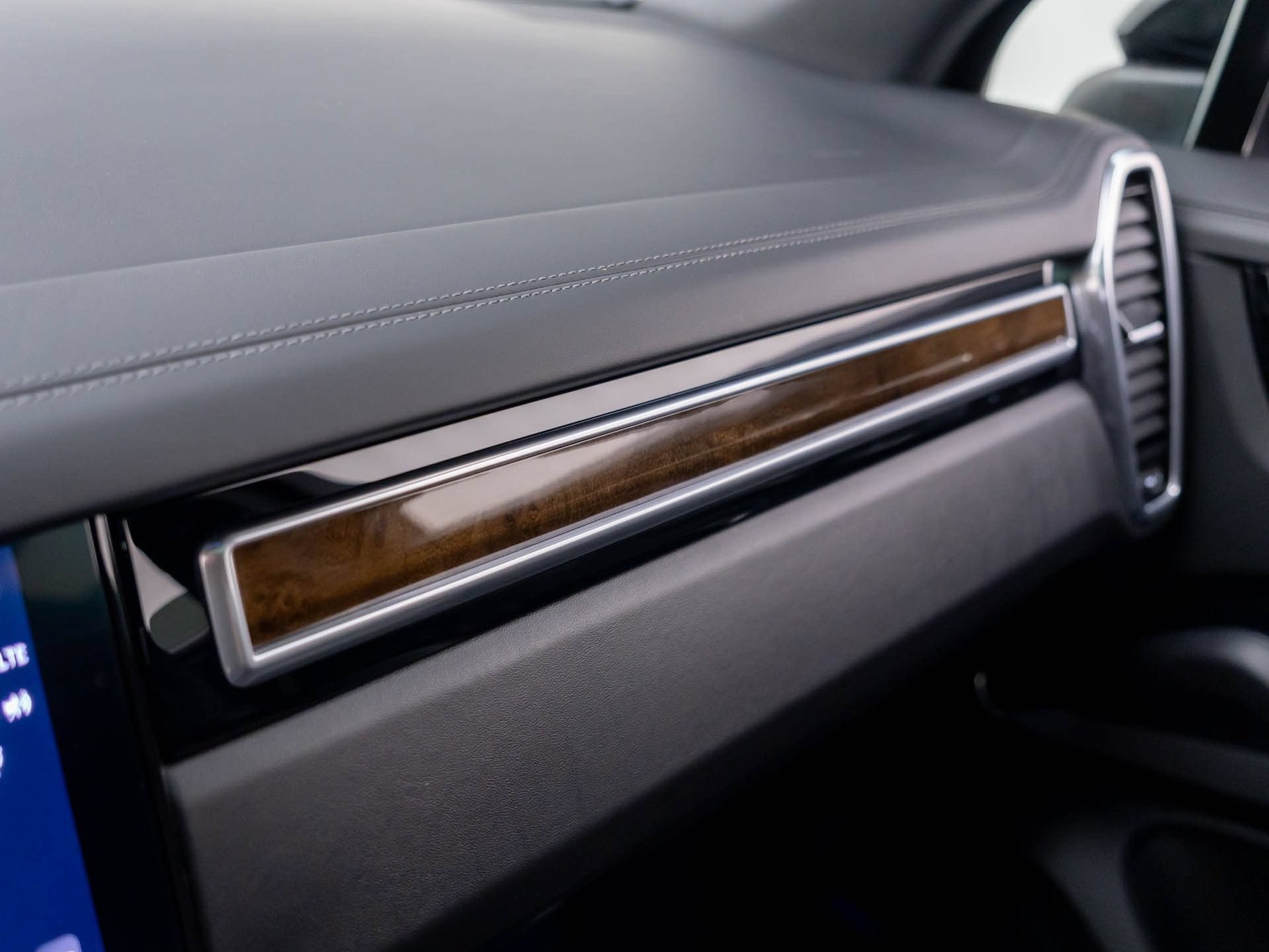 Certified 2023 Porsche Cayenne Platinum Edition AWD/4WD image 32