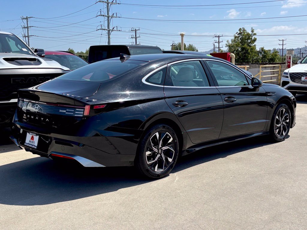 Used 2025 Hyundai Sonata SEL FWD image 3