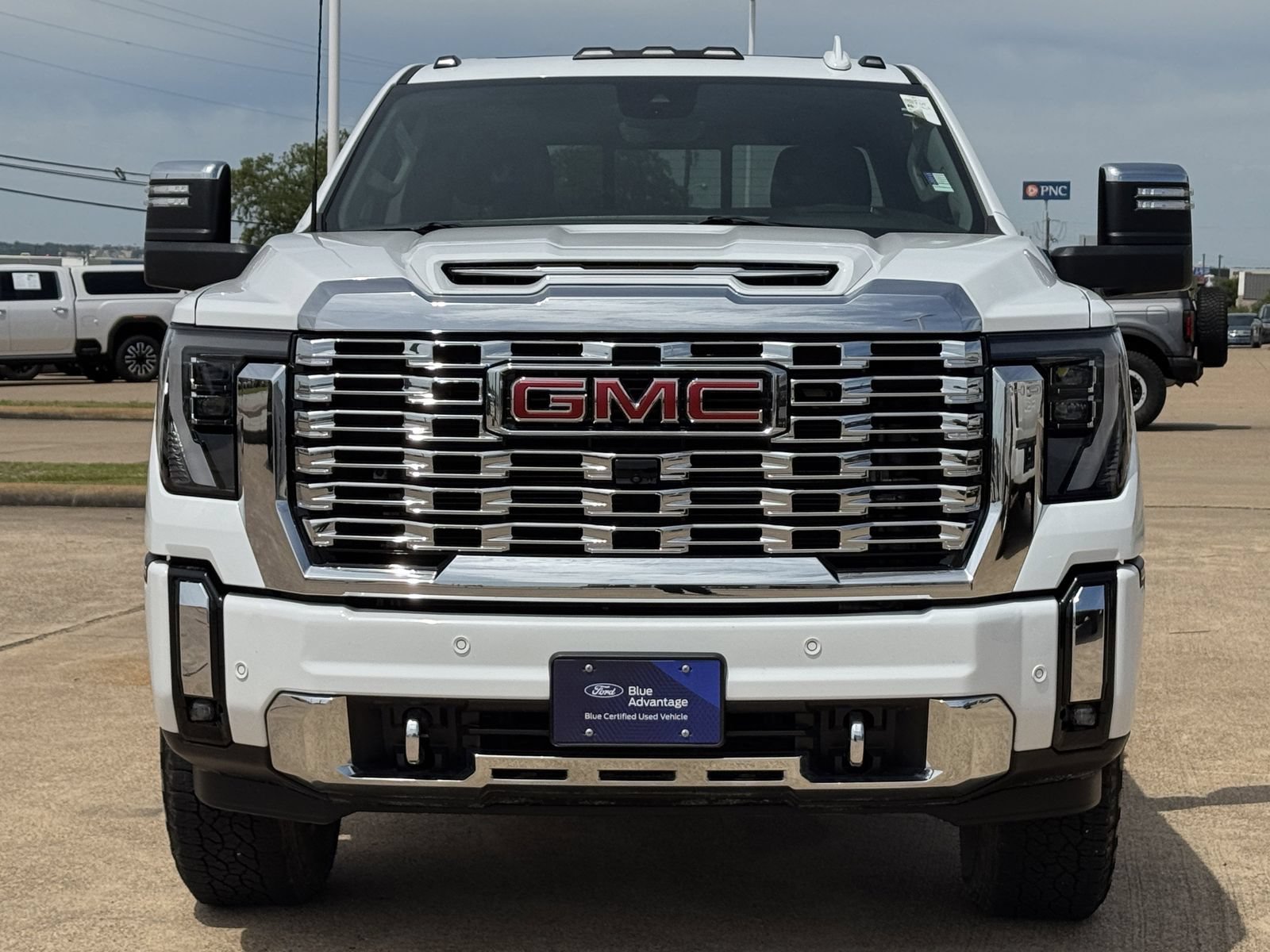 Used 2025 GMC Sierra 2500 Denali w/ Denali Reserve Package AWD/4WD image 9
