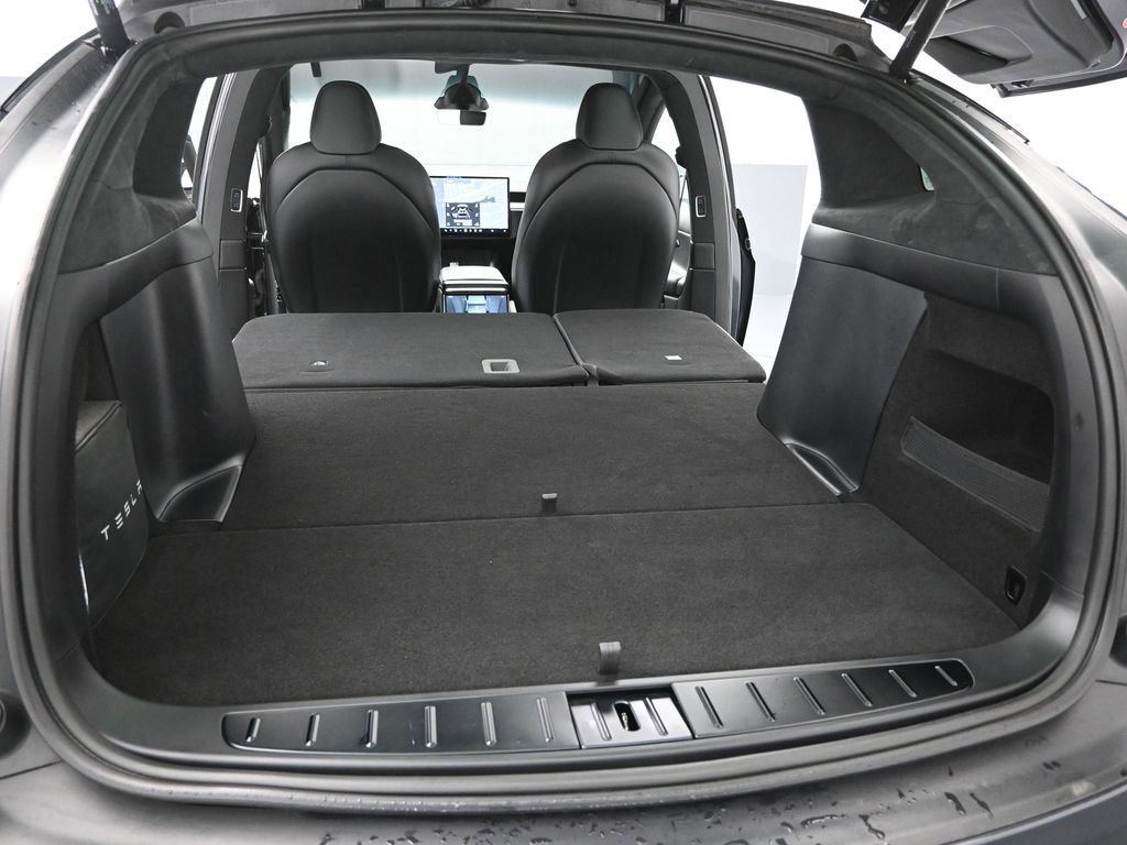 Used 2024 Tesla Model X image 18
