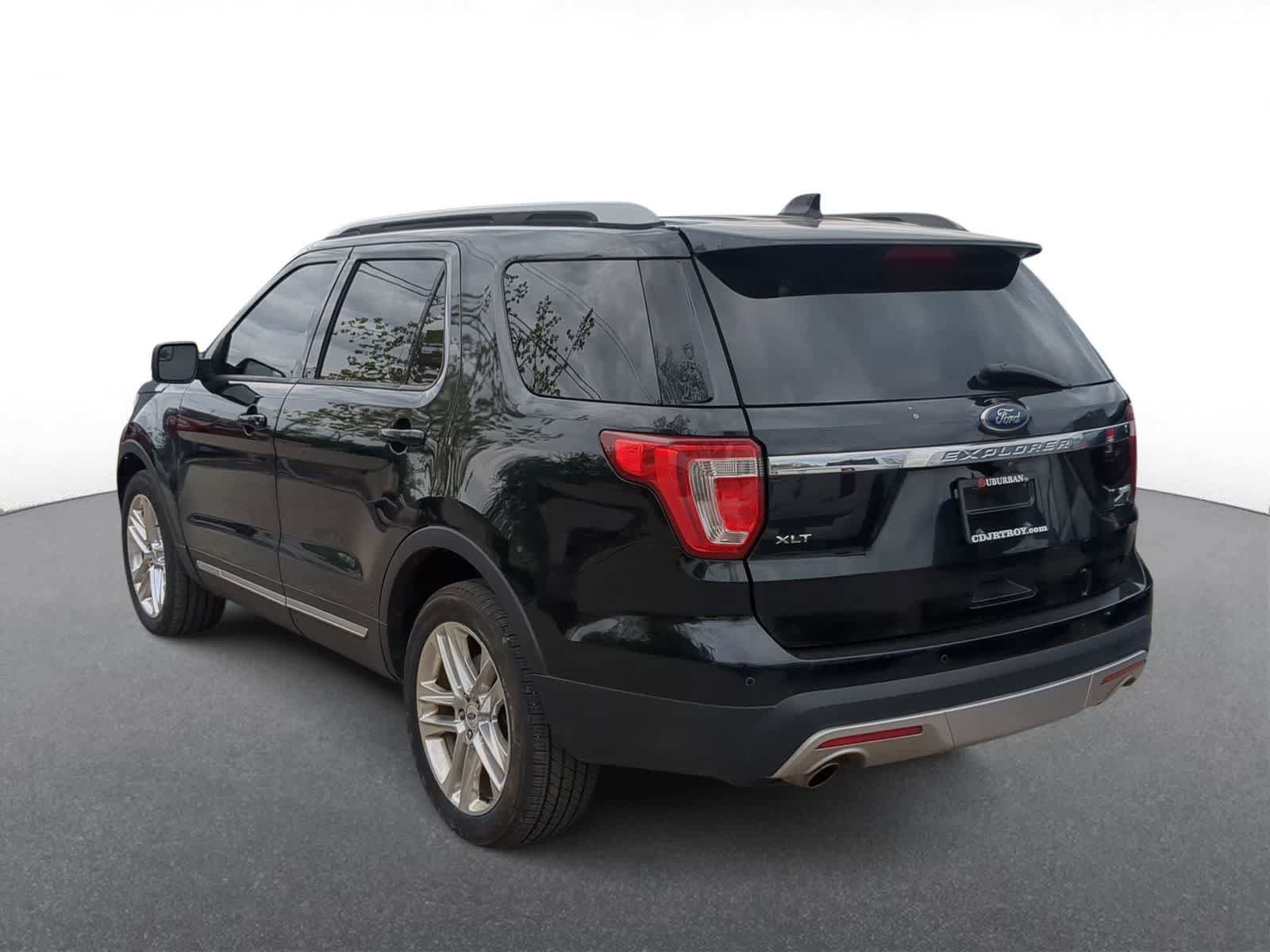 Used 2016 Ford Explorer XLT w/ Equipment Group 202A AWD/4WD image 6