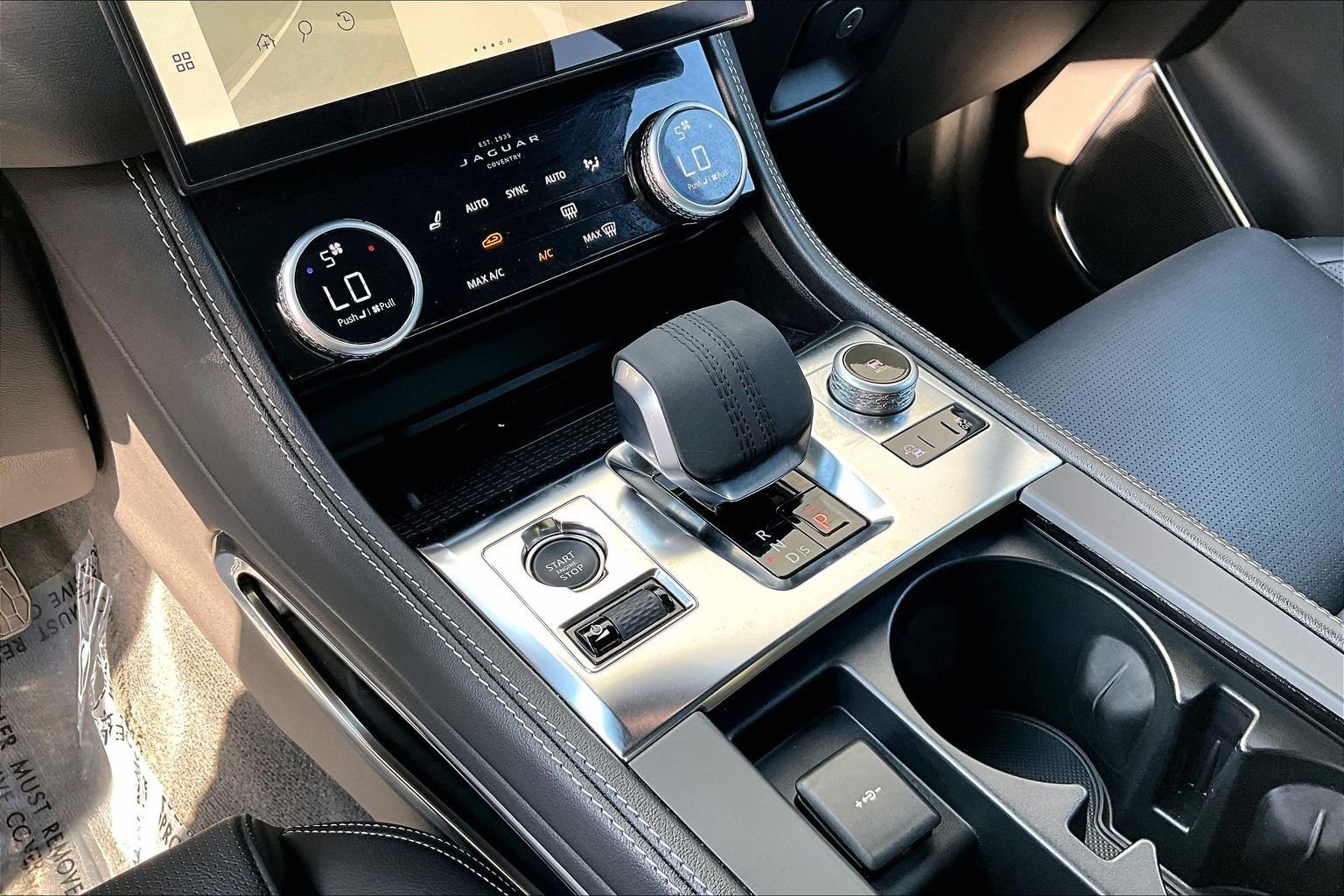Certified 2025 Jaguar F-PACE R-Dynamic S AWD/4WD image 32