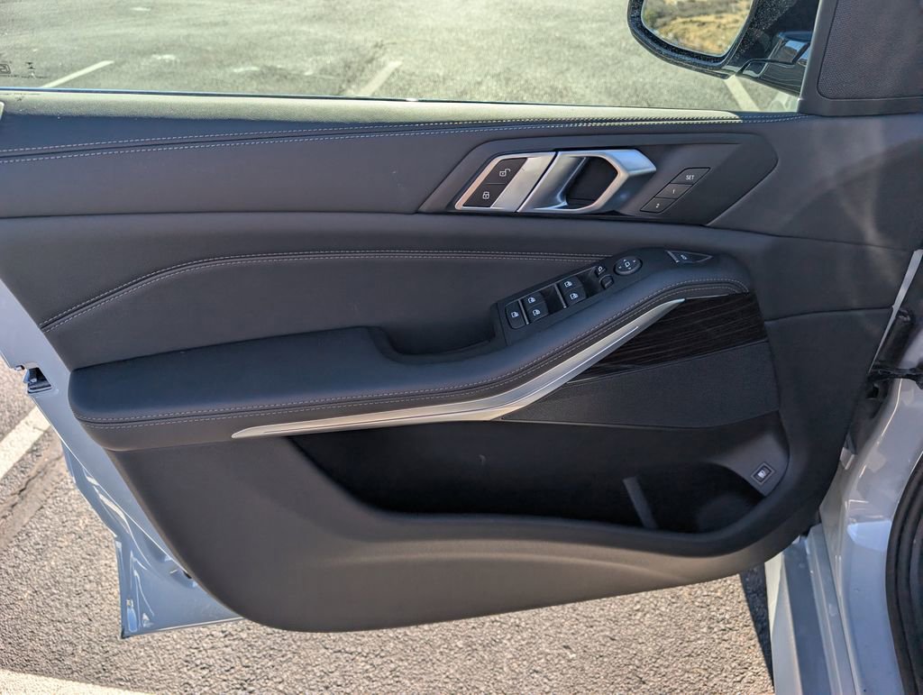 New 2026 BMW X5 xDrive50e w/ M Sport Package image 13