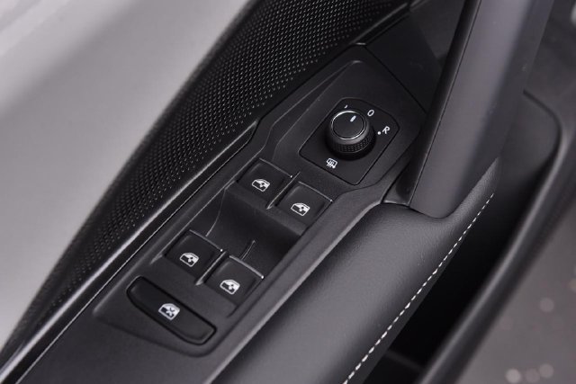 New 2027 Volkswagen Tiguan SE R-Line AWD/4WD image 8
