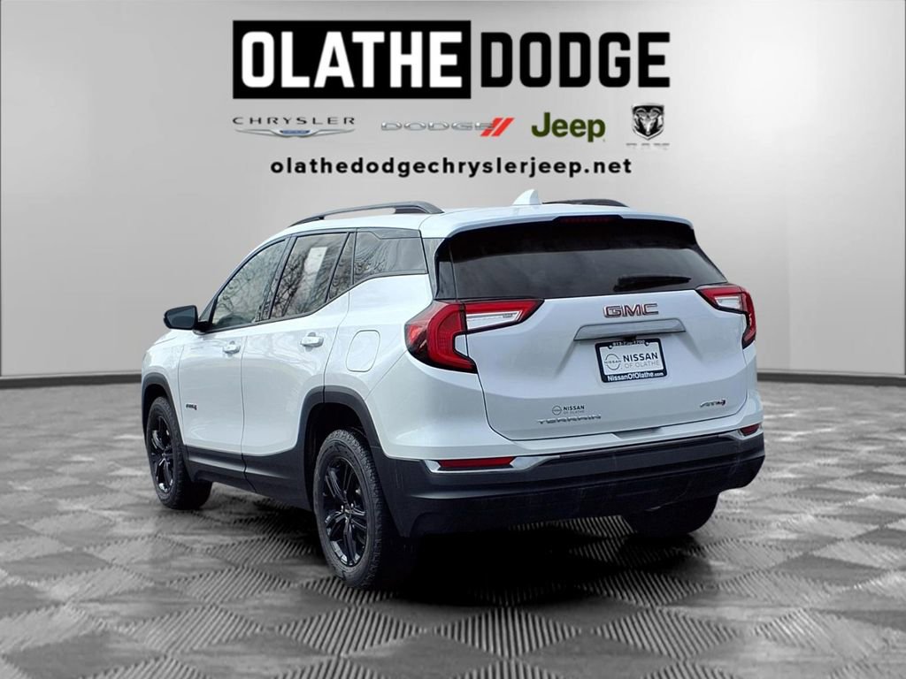 Used 2022 GMC Terrain AT4 image 3