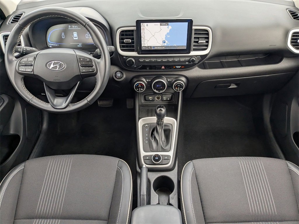 Used 2025 Hyundai Venue Limited image 31