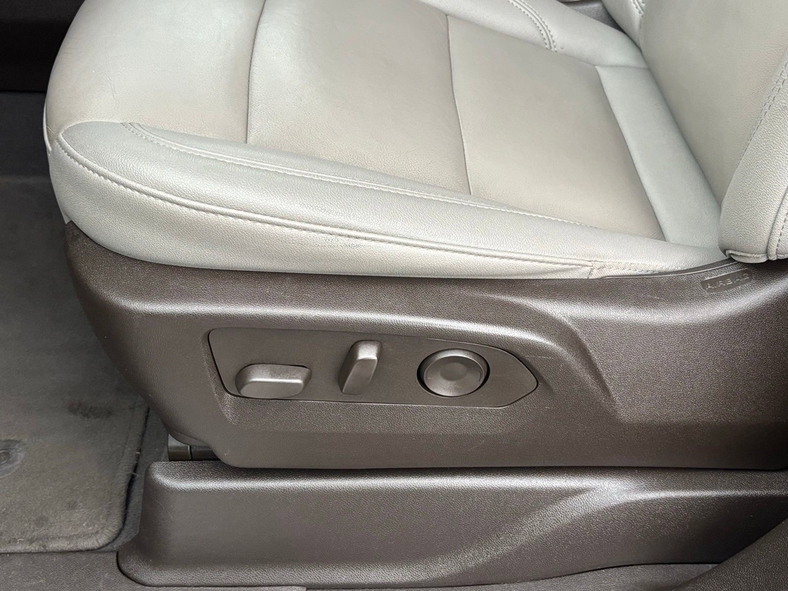 Used 2024 Chevrolet Suburban LT RWD image 13