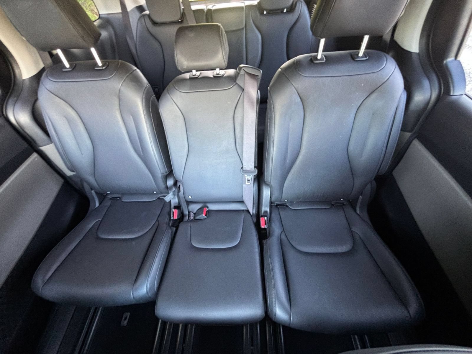 Used 2026 Kia Carnival FWD image 40