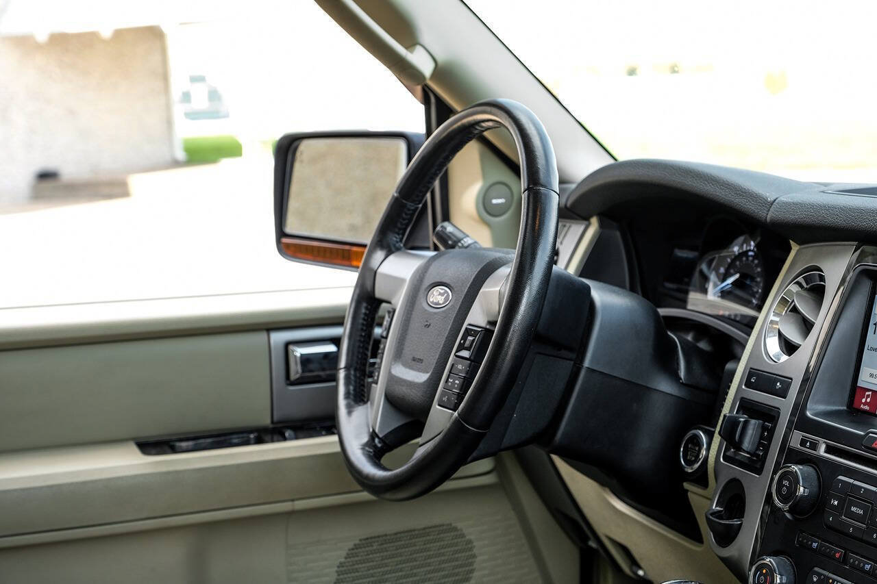 Used 2017 Ford Expedition Limited w/ Equipment Group 301A RWD image 15