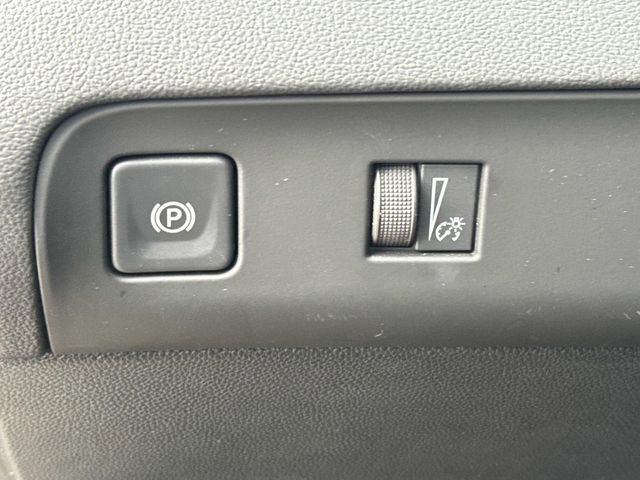 Used 2023 Buick Enclave Essence image 26