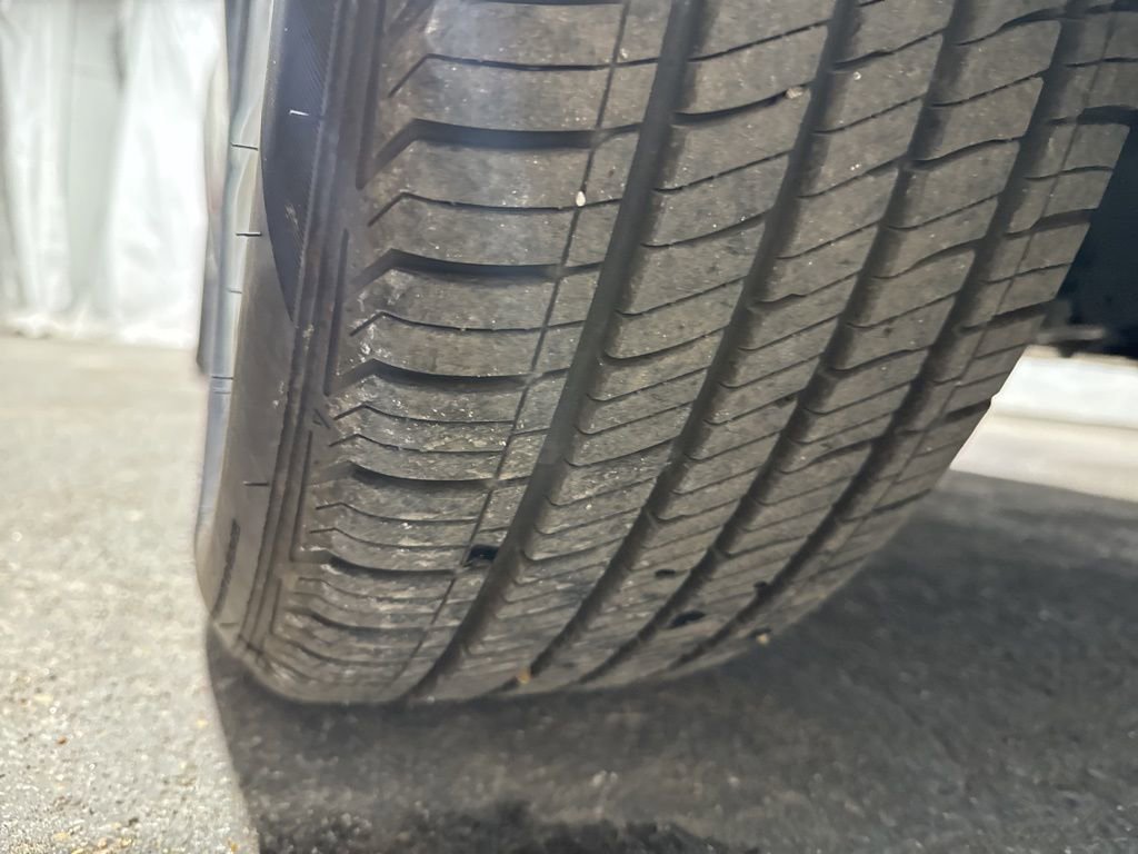 Used 2025 Jeep Compass Latitude w/ Sun & Sound Group image 40