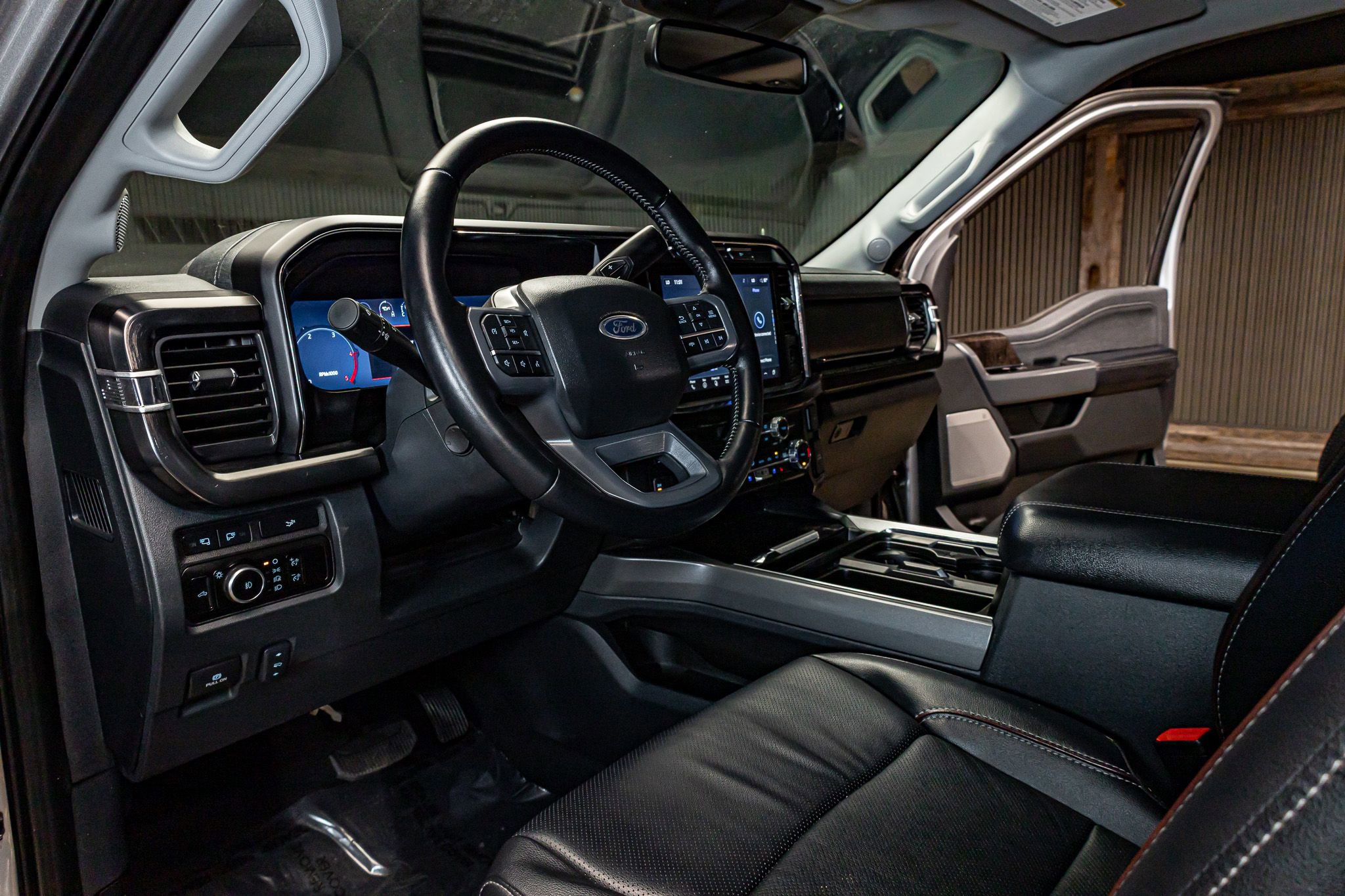 Used 2023 Ford F450 Lariat w/ Camper Package image 17