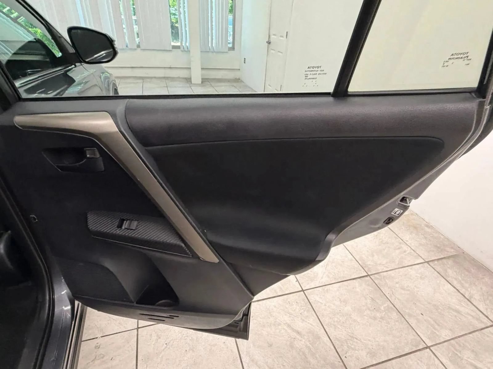 Used 2013 Toyota RAV4 XLE AWD/4WD image 17
