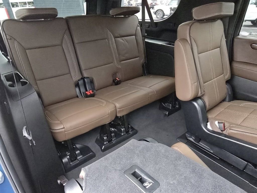 Used 2025 Chevrolet Suburban High Country image 19