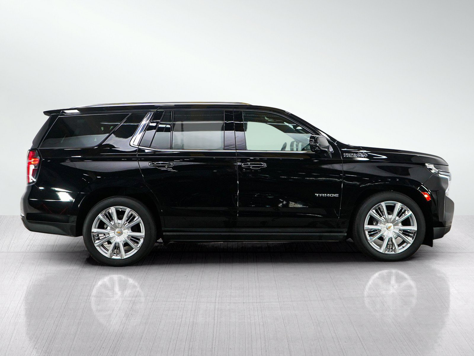 Used 2024 Chevrolet Tahoe High Country AWD/4WD image 6