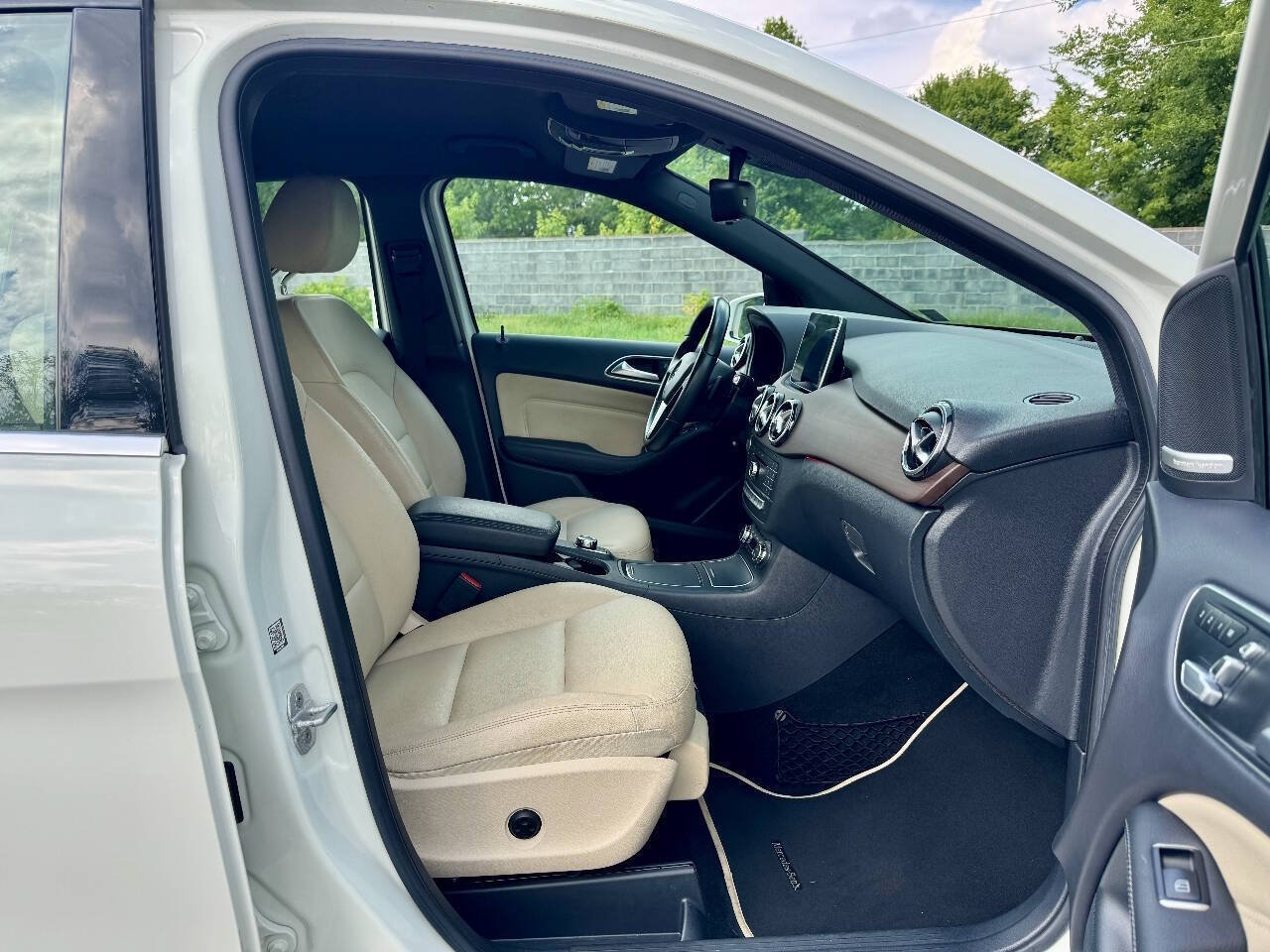 Used 2015 Mercedes-Benz B 250e image 13