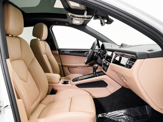 Certified 2025 Porsche Macan image 25