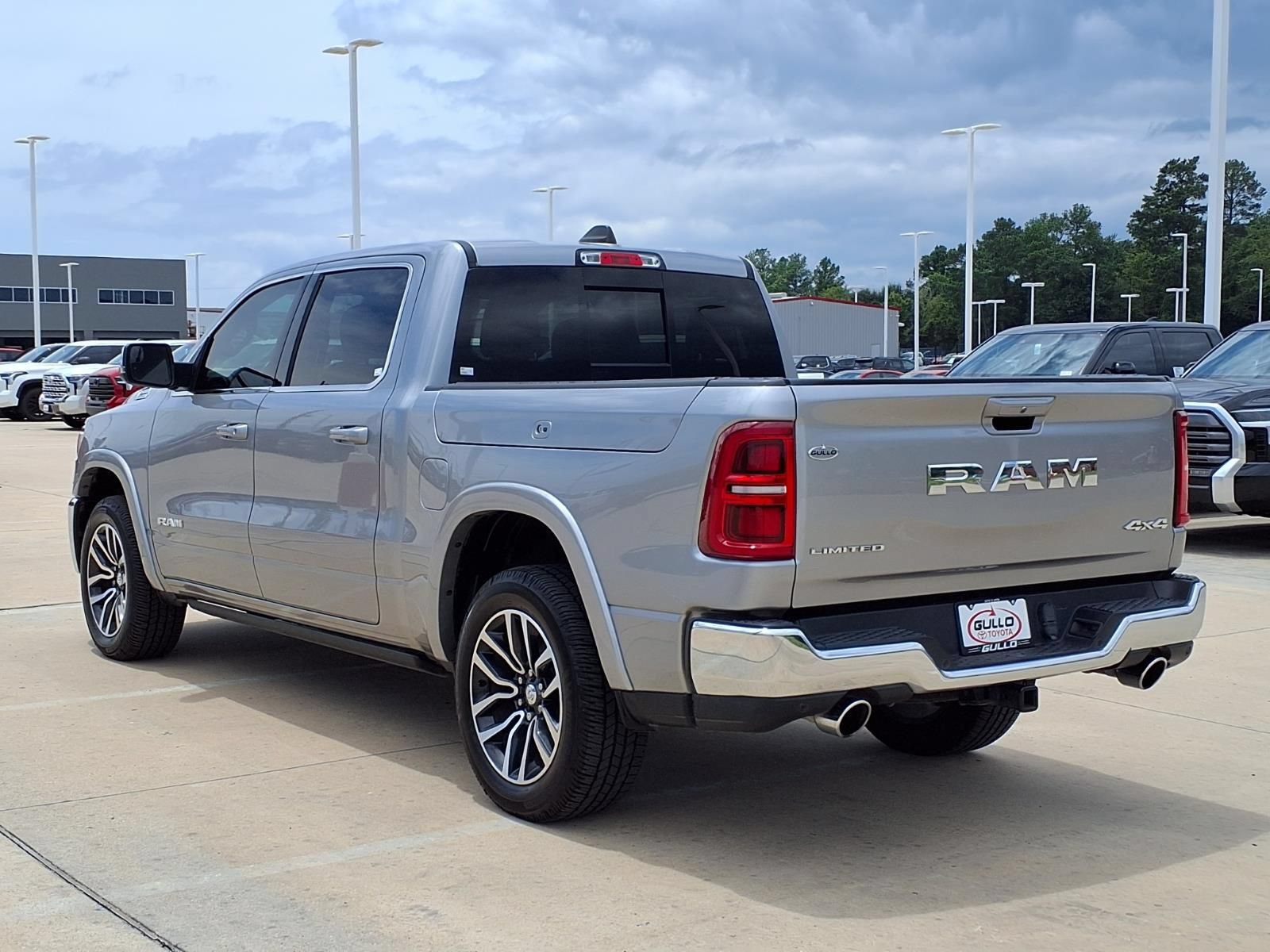 Used 2025 RAM 1500 Limited AWD/4WD image 2