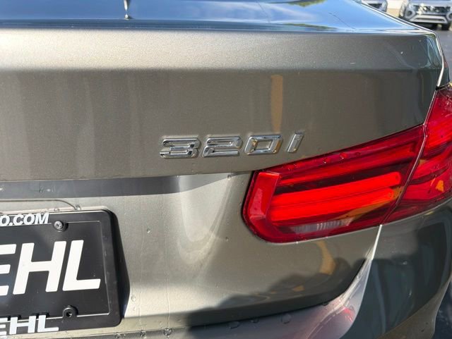 Used 2018 BMW 320i xDrive Sedan w/ Premium Package AWD/4WD image 5