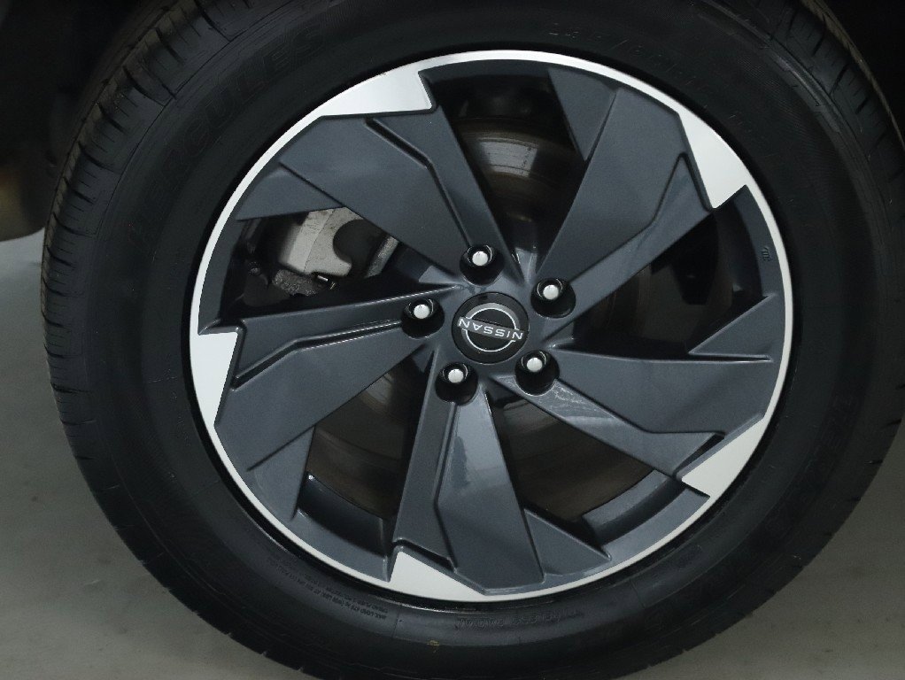 Certified 2025 Nissan Rogue SV image 12