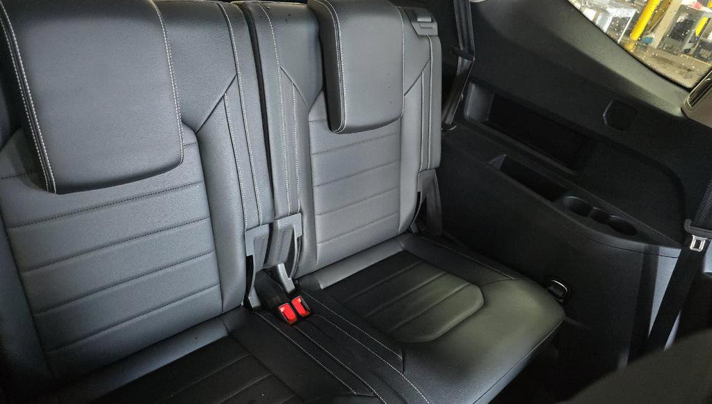 Used 2023 Volkswagen Atlas SEL Premium AWD/4WD image 17