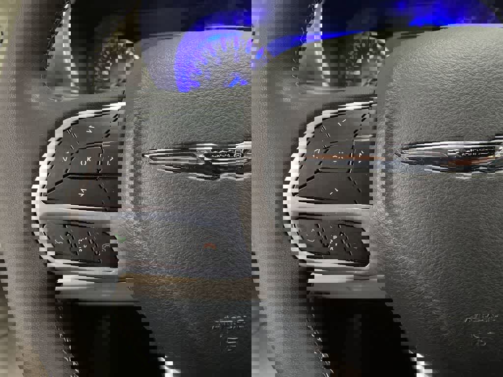 Used 2024 Chrysler Pacifica Touring-L image 20