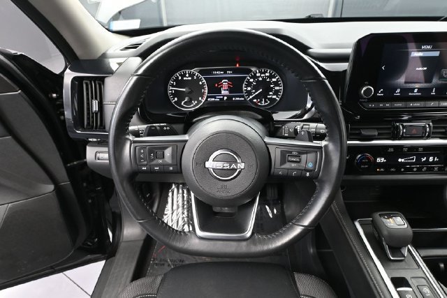 Used 2024 Nissan Pathfinder SV FWD image 20