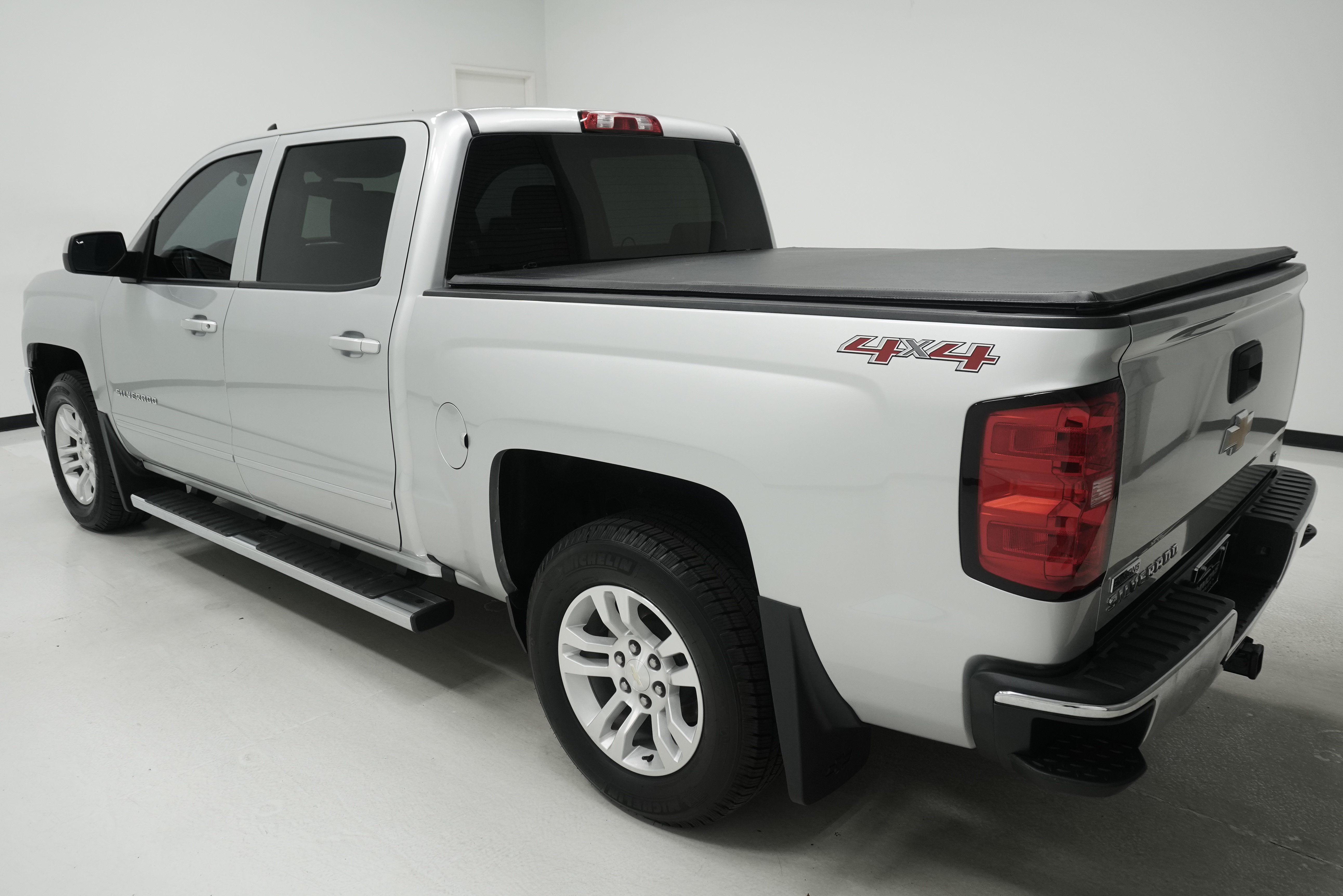 Used 2017 Chevrolet Silverado 1500 LT w/ All Star Edition AWD/4WD image 5