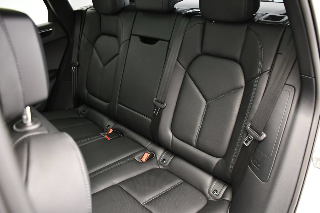 Certified 2026 Porsche Macan AWD/4WD image 46