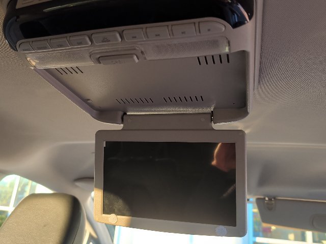 Used 2017 Chrysler Pacifica Touring-L FWD image 19