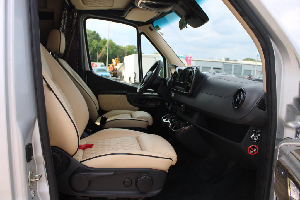 Used 2021 Mercedes-Benz Sprinter 3500 image 22