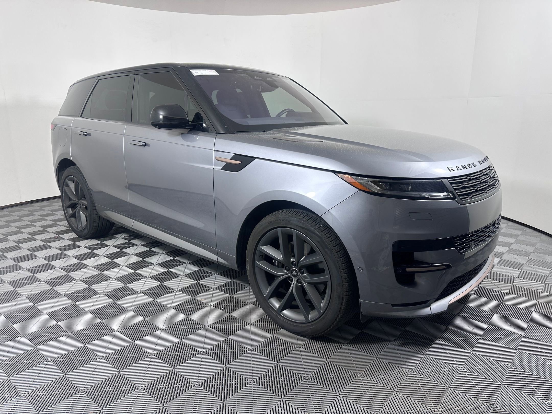 Used 2023 Land Rover Range Rover Sport SE Dynamic image 6