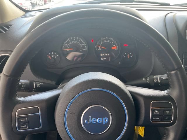 Used 2017 Jeep Patriot Latitude AWD/4WD image 5