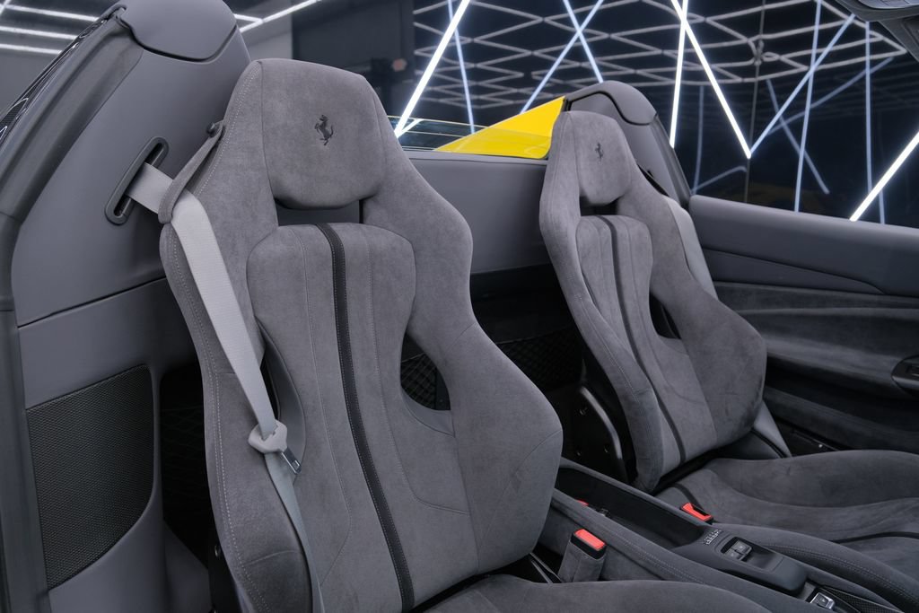 Used 2021 Ferrari F8 Tributo RWD image 21
