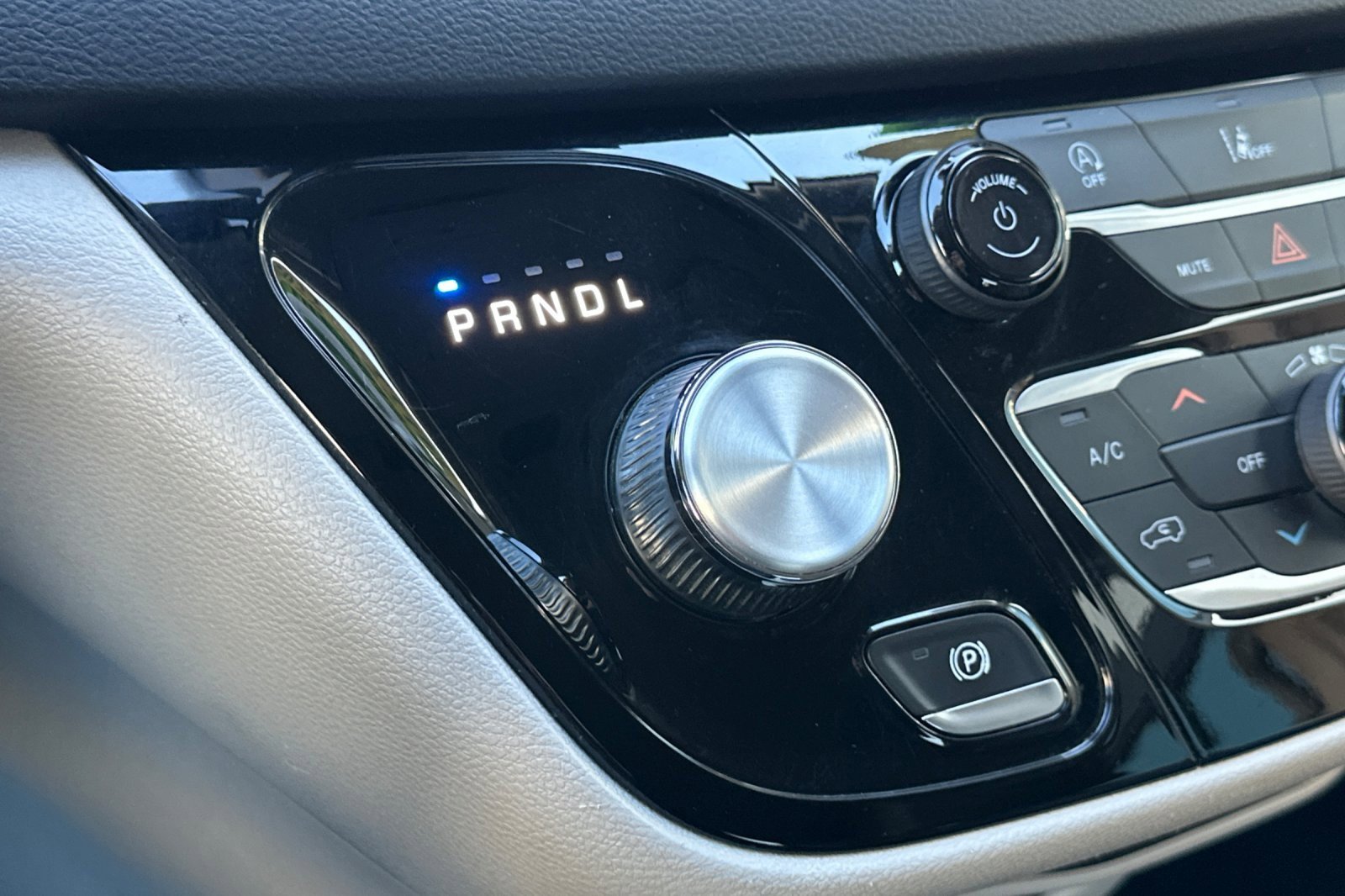 Used 2022 Chrysler Pacifica Touring-L image 23