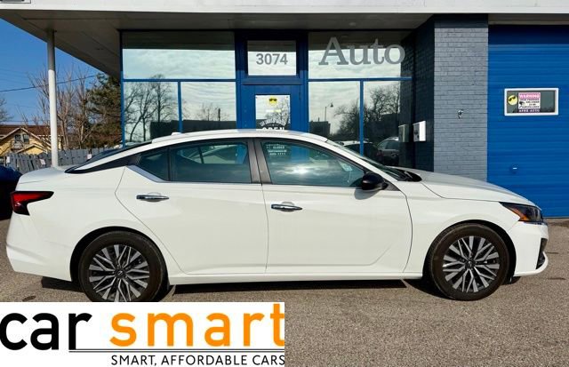 Used 2025 Nissan Altima 2.5 SV FWD image 1