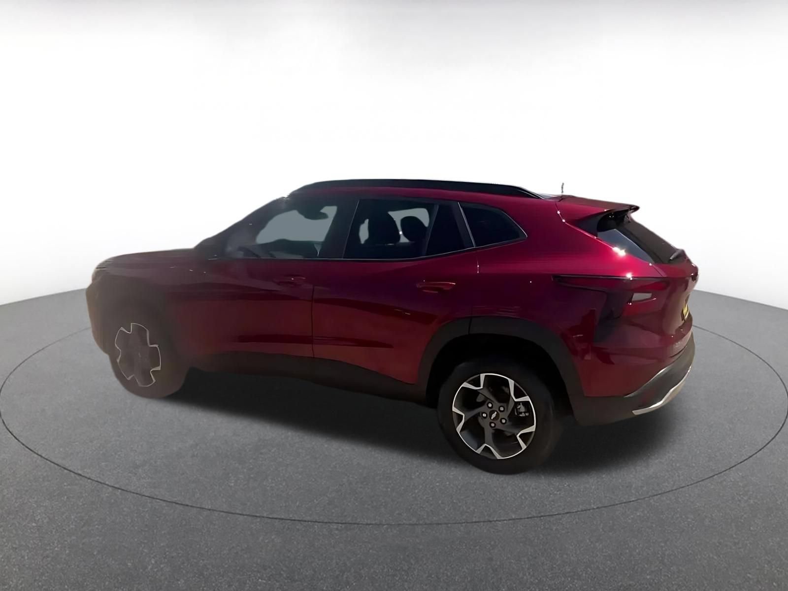 Used 2025 Chevrolet Trax LT w/ LT Convenience Package FWD image 9