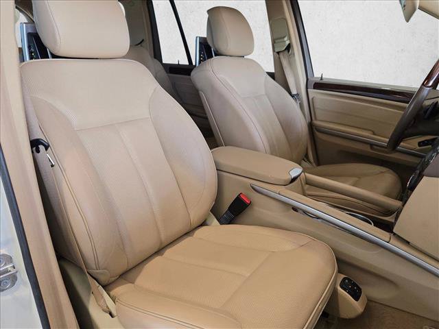 Used 2012 Mercedes-Benz GL 550 4MATIC image 22