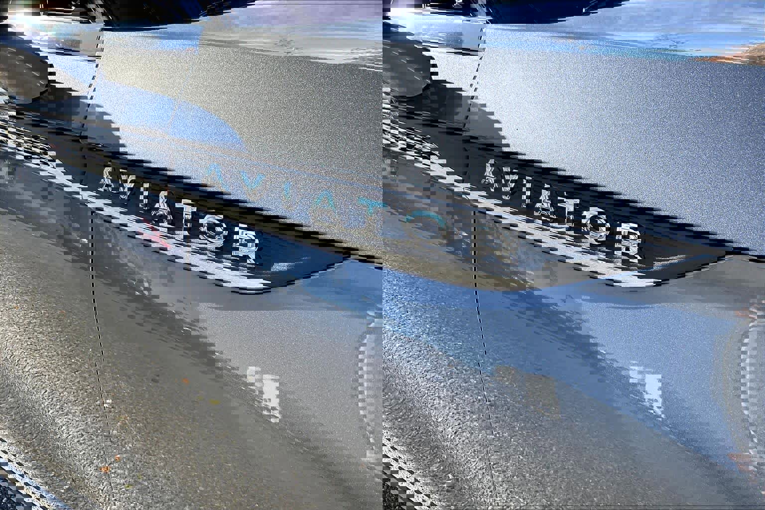 Used 2023 Lincoln Aviator Reserve w/ Equipment Group 201A image 9