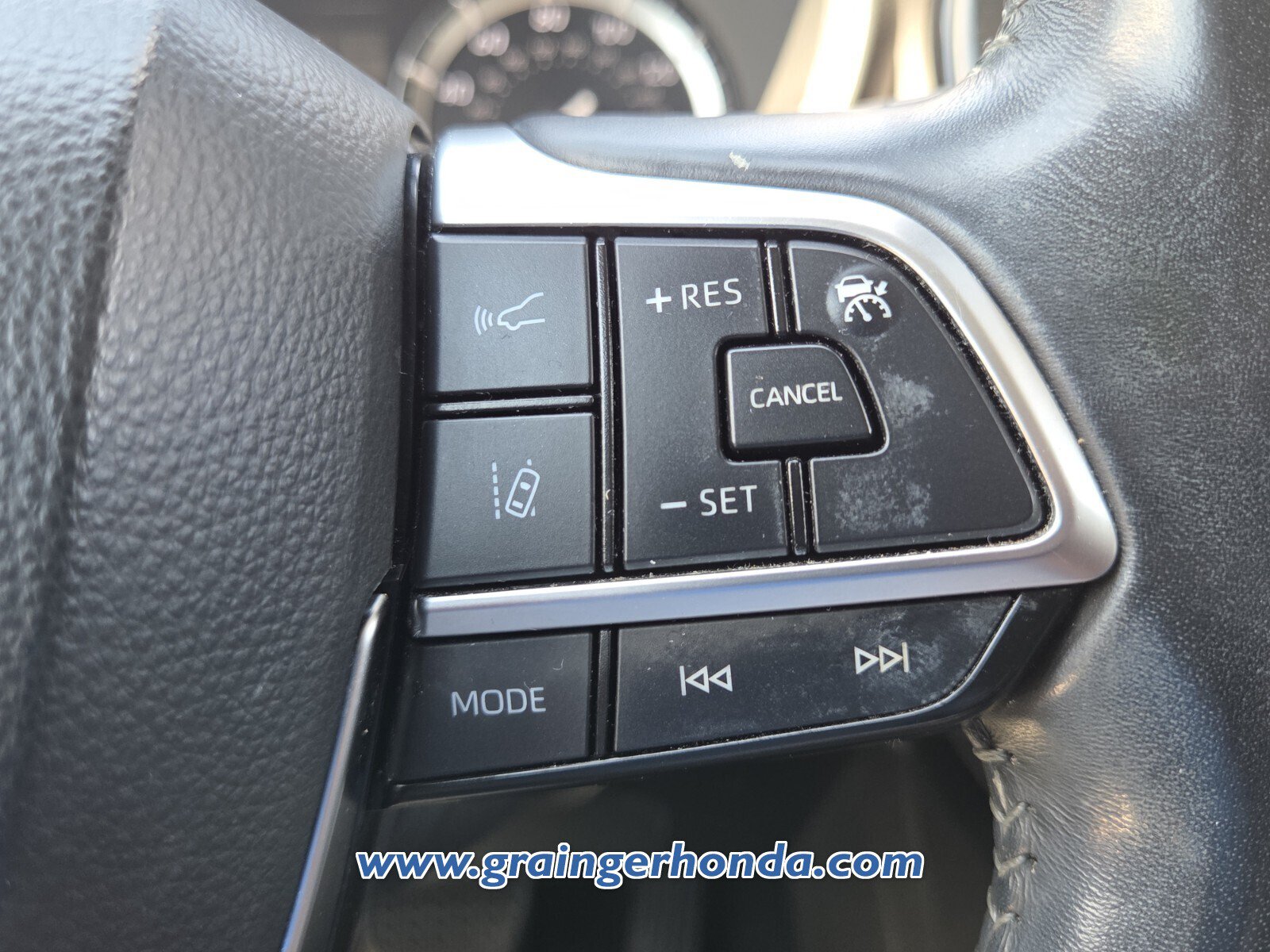 Used 2021 Toyota Highlander XLE FWD image 15
