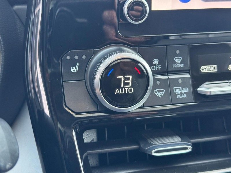 Used 2023 Toyota Highlander XLE image 23