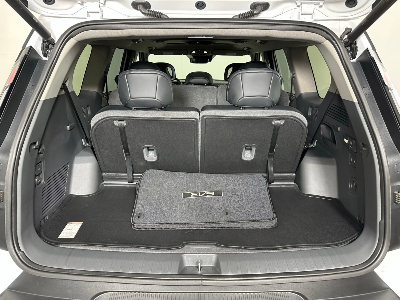 Used 2025 Kia EV9 Wind image 33