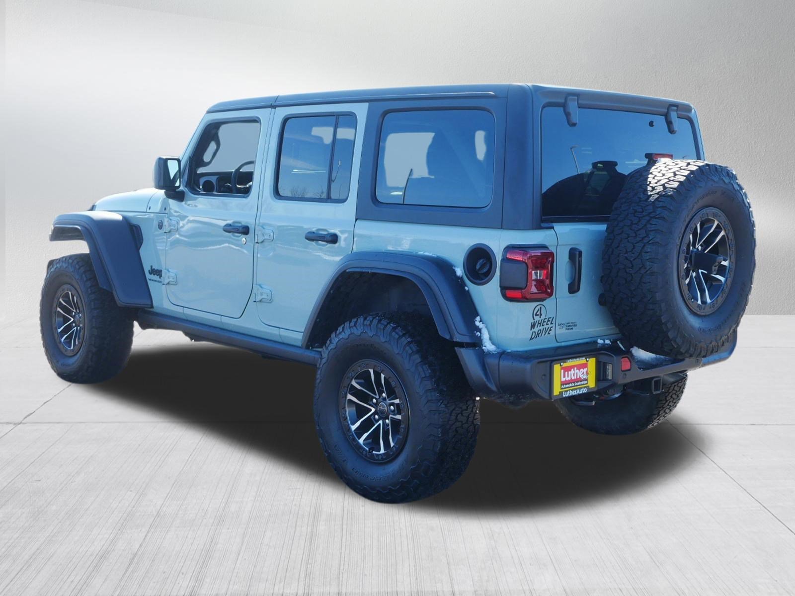 Used 2024 Jeep Wrangler Willys image 5