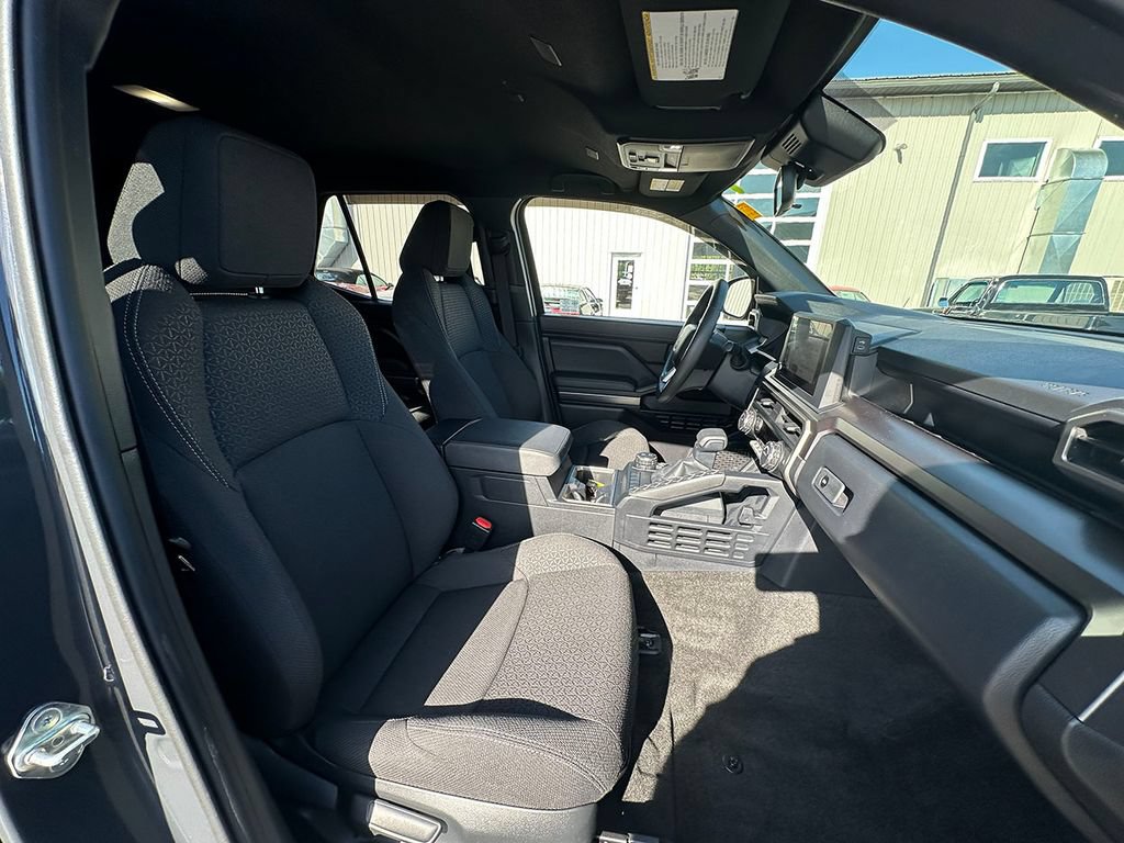 Used 2025 Toyota 4Runner SR5 AWD/4WD image 19