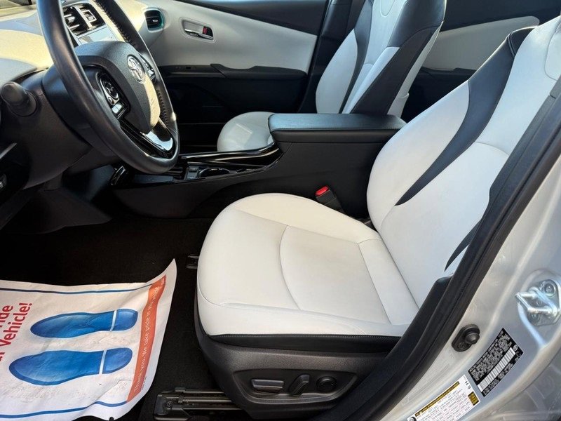Used 2022 Toyota Prius XLE image 26